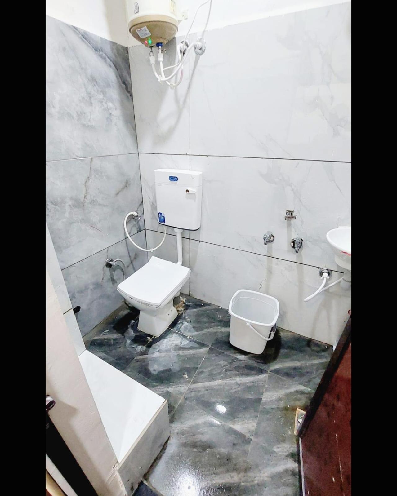 Hotel Om Palace Ujjain Exteriör bild